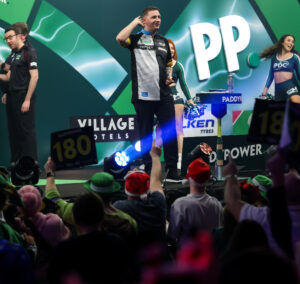 Chris Dobey auf der Bühne