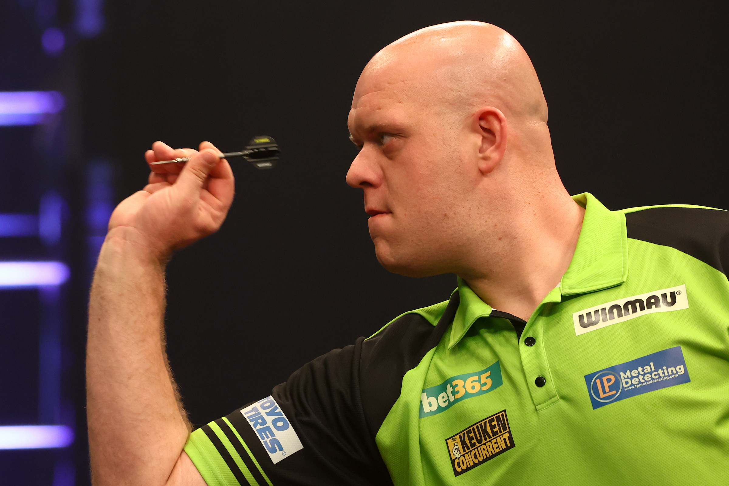 Michael van Gerwen am Board