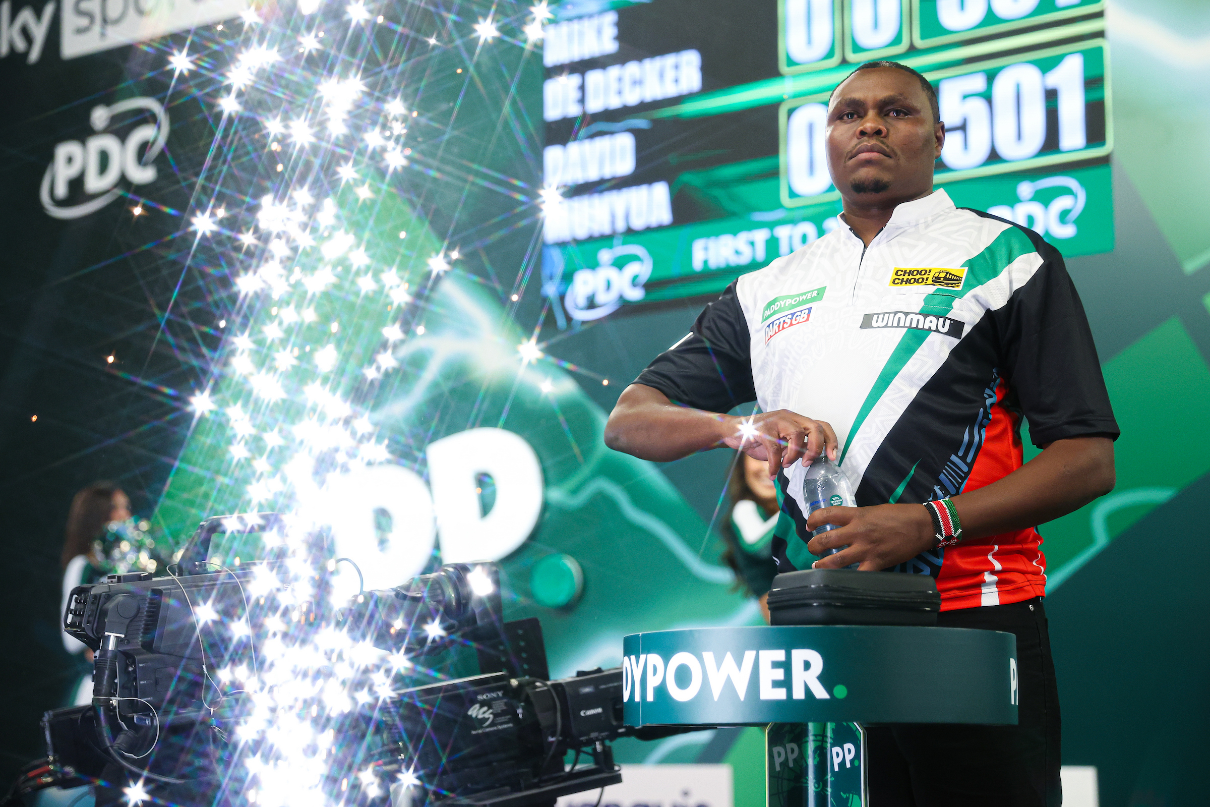 David Munyua bei den World Darts Championship im Alexandra Palace, London