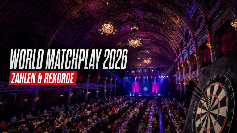 Dartboard mit drei Darts vor dem beleuchteten Empress Ballroom in Blackpool