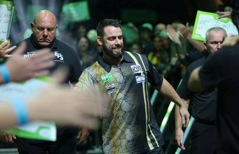Brody Klinge bei einem PDC-Darts-Turnier im Einsatz.