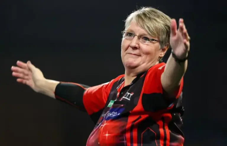 Lisa Ashton jubelt nach ihrem Sieg bei der Women’s Series 2026.