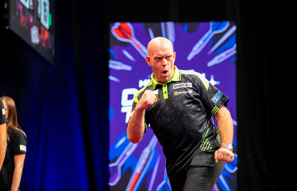 Michael van Gerwen bei der Hungarian Darts Trophy 2026 auf der Bühne