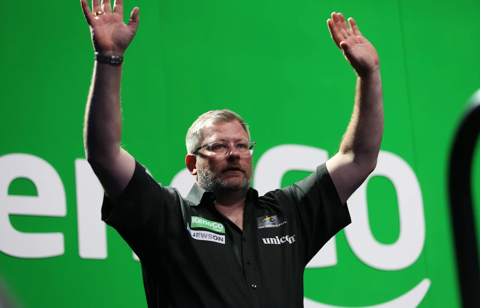 James Wade jubelt nach seinem Sieg bei den Australian Darts Masters 2026 in Wollongong.