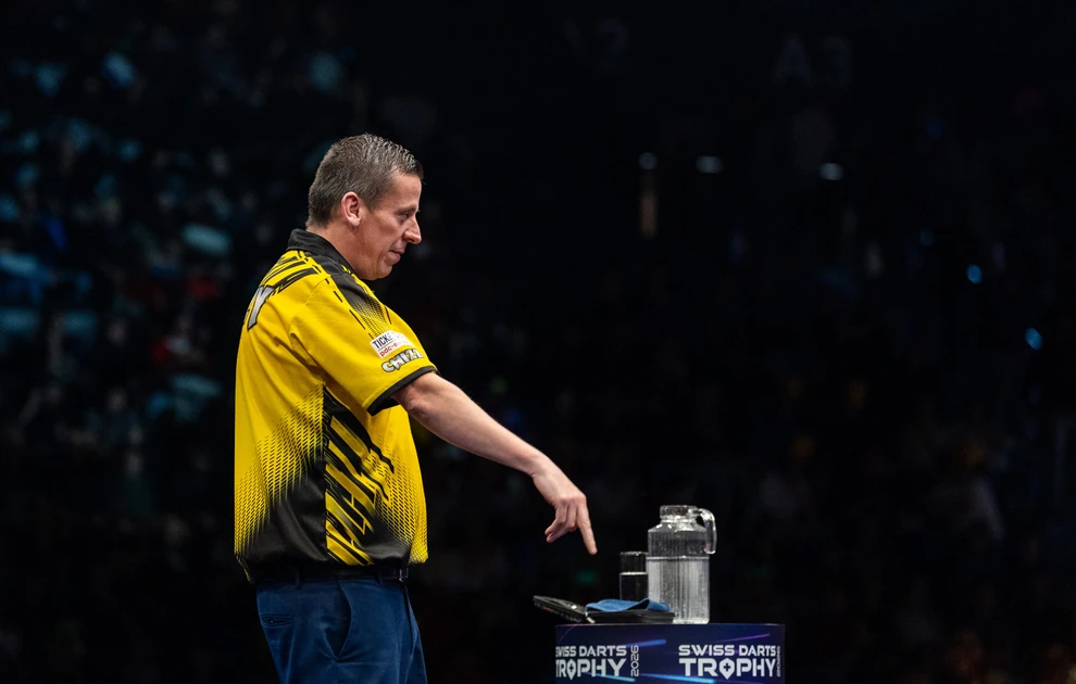 Dave Chisnall auf der Bühne der Swiss darts Trophy 2026