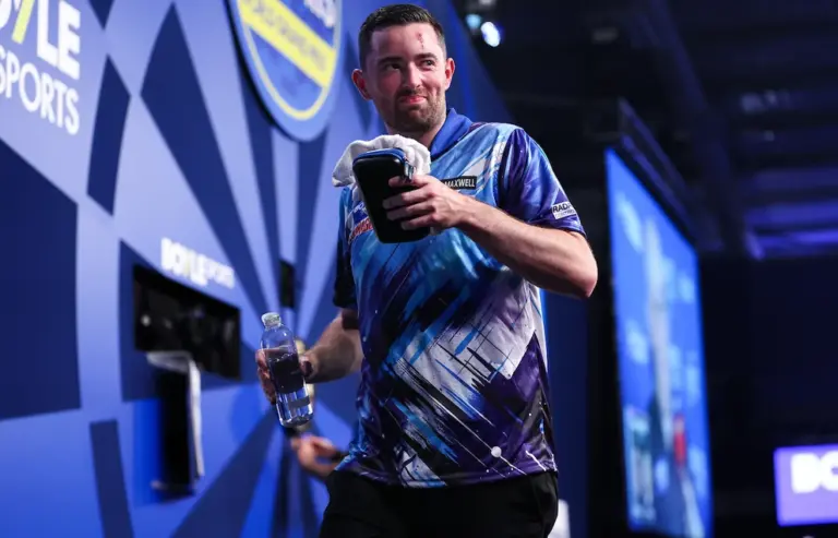 Luke Humphries nach dem Einzug ins Finale des World Grand Prix 2026