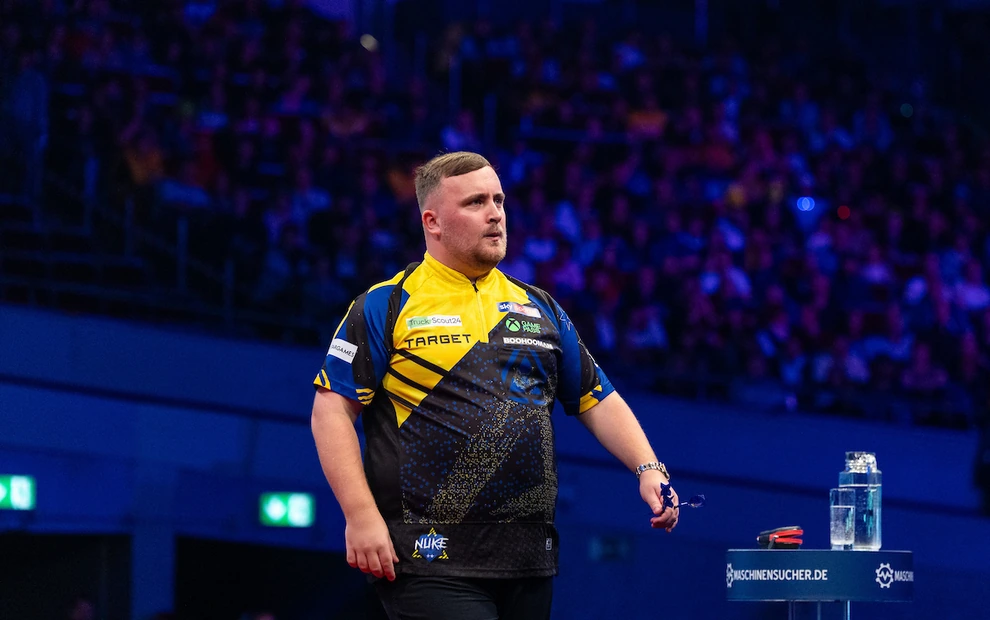 Luke Littler beim Achtelfinale der European Championship 2026 gegen Nathan Aspinall in Dortmund.