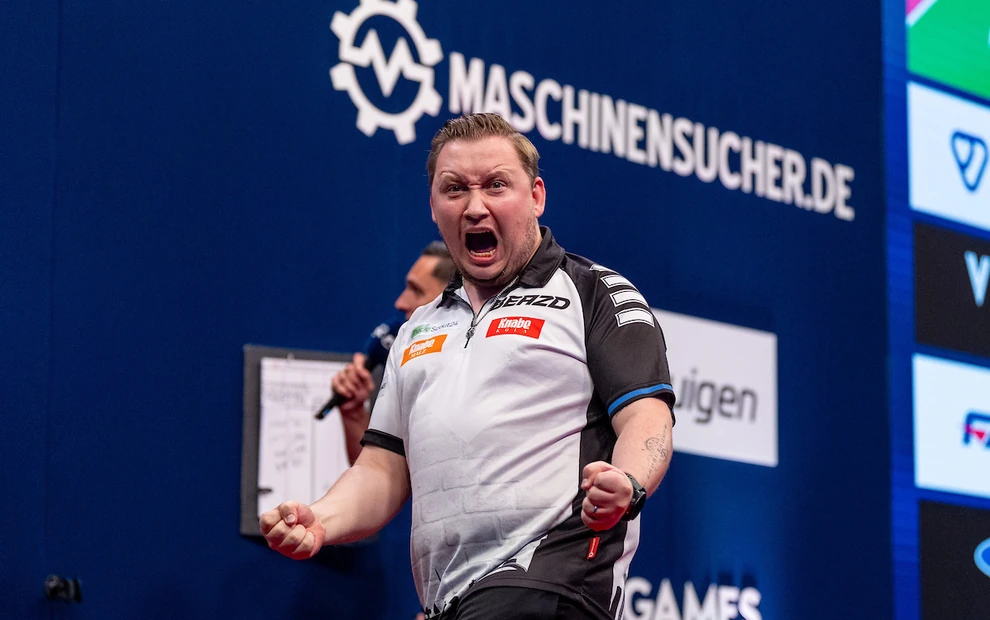 Martin Schindler jubelt auf der Bühne der European Championship 2026 in Dortmund.