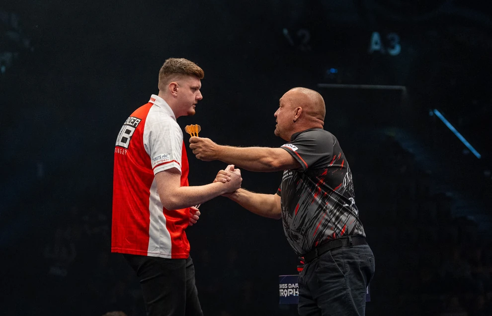 Niko Springer gewinnt sein Auftaktmatch der Swiss Darts Trophy 2026